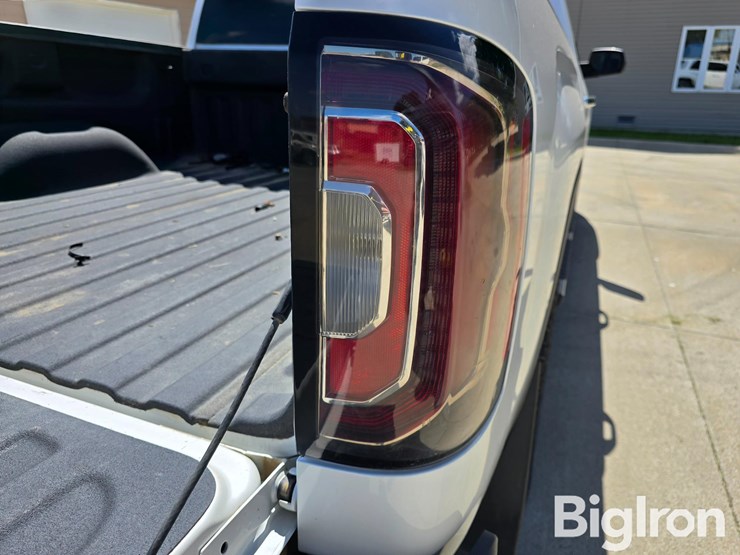 2018-gmc-sierra-1500-slt-image-16