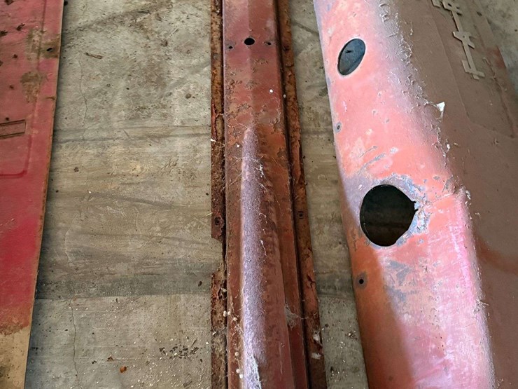 farmall-400-hood,-and-nose-cones-(3-pcs)-image-5