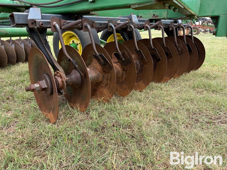 john-deere-335-image-20