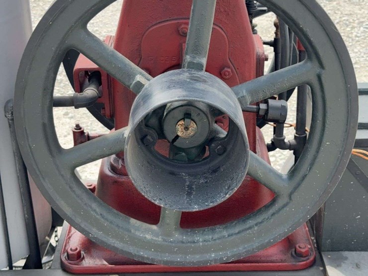 2-hp-international-harvester-“famous”-vertical-engine-with-cooling-tank-image-40