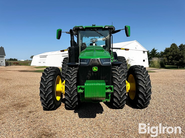 2023-john-deere-8r-370-image-2