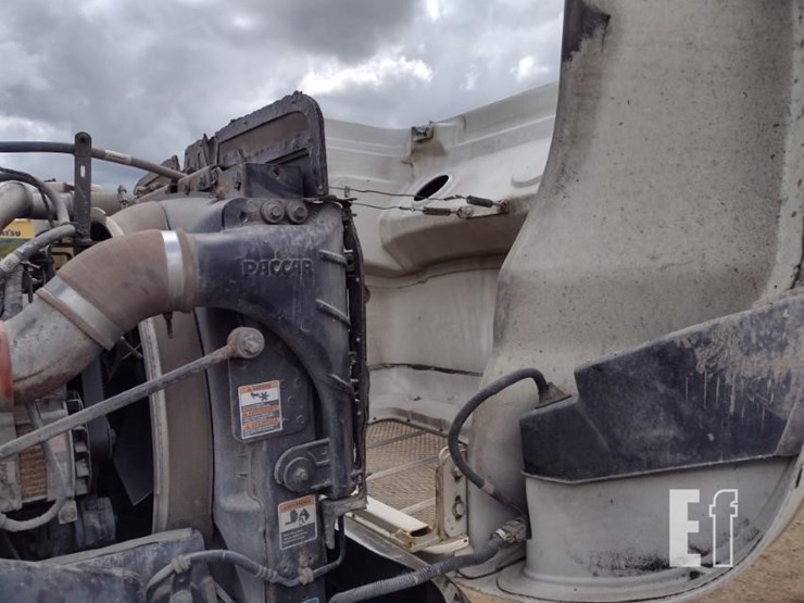 2016-peterbilt-348-image-51