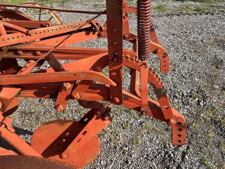 moline-5-bottom-plow-image-7