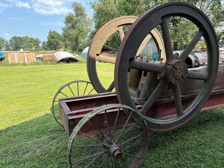 blackbear-25-hp-engine-on-cart-image-4