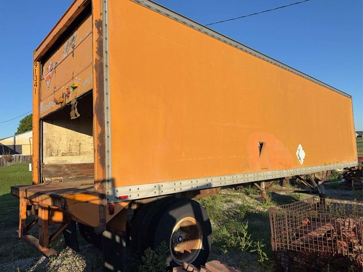 monon-van-trailer-image-3
