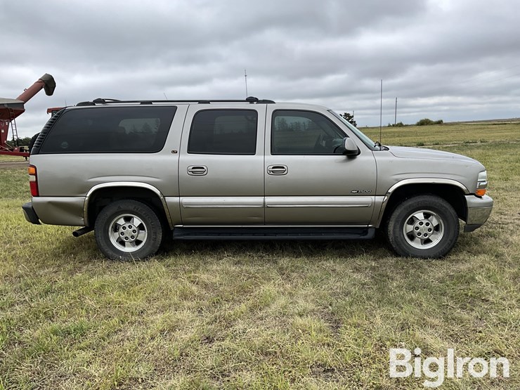 2001-chevrolet-suburban-1500-image-4