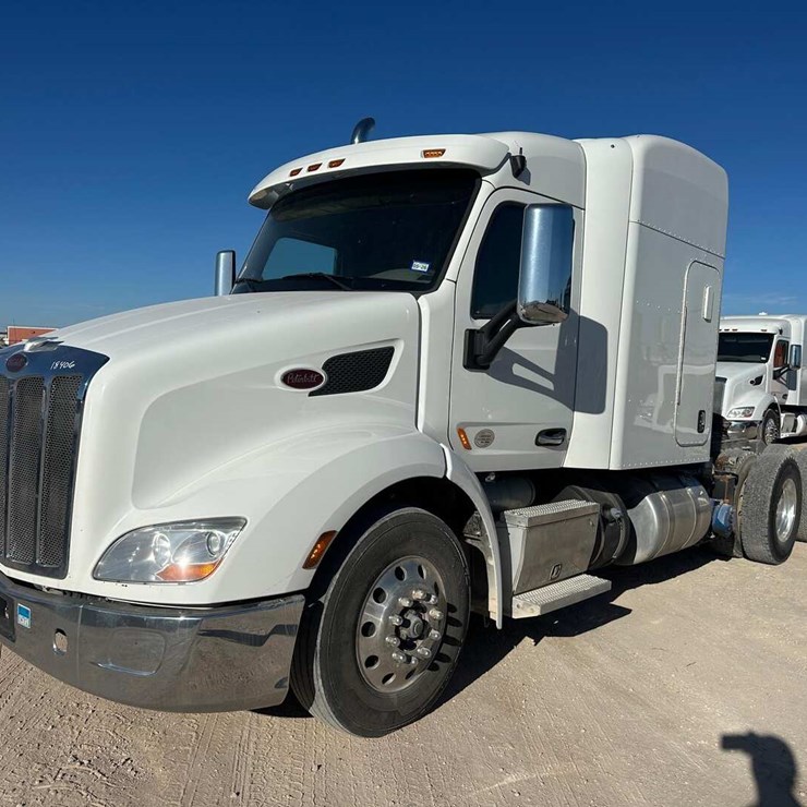 2017 PETERBILT 579