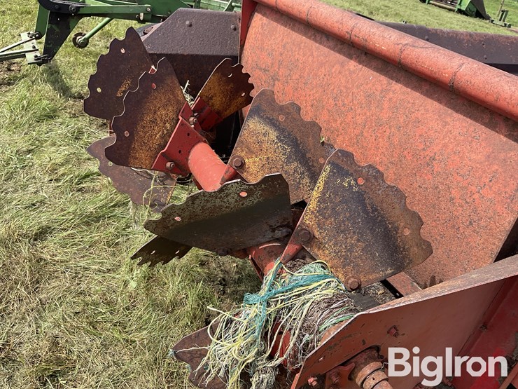 new-holland-329-image-17