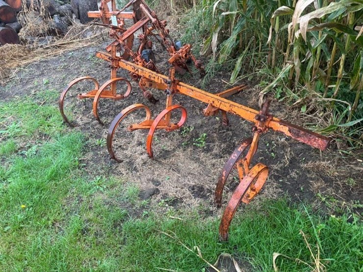 allis-chalmers-cultivator-image-3