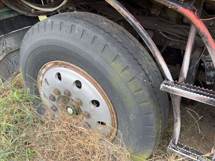 diamond-reo-cabover-image-13