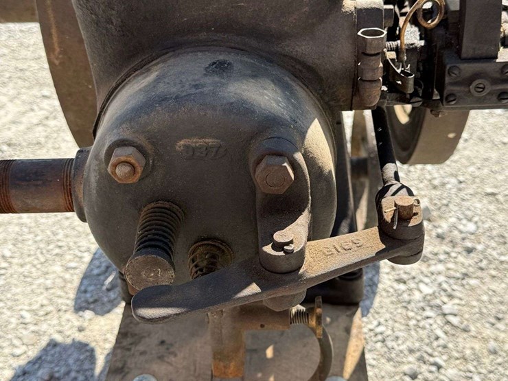 sandwich-3-hp-hit-&-miss-engine-on-truck-image-124