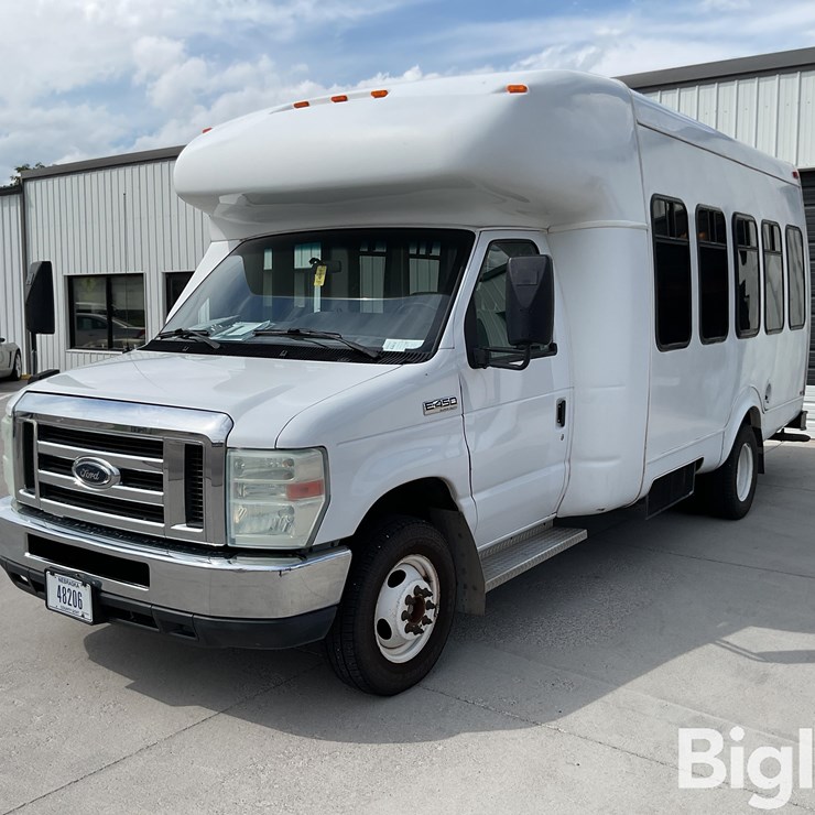 2010 FORD E450
