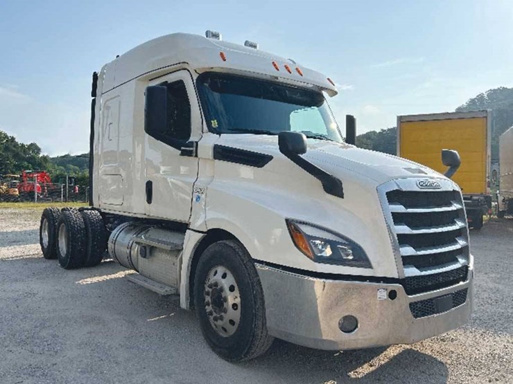 2019-freightliner-cascadia-126-image-1
