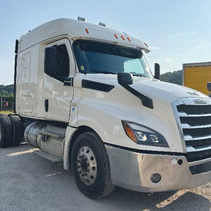 2019 FREIGHTLINER CASCADIA 126