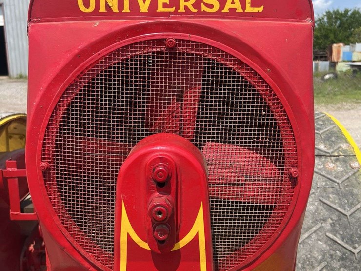 moline-universal-model-d-image-12
