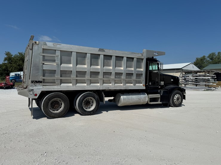 #1642-•-1995-peterbilt-dump-truck-image-3