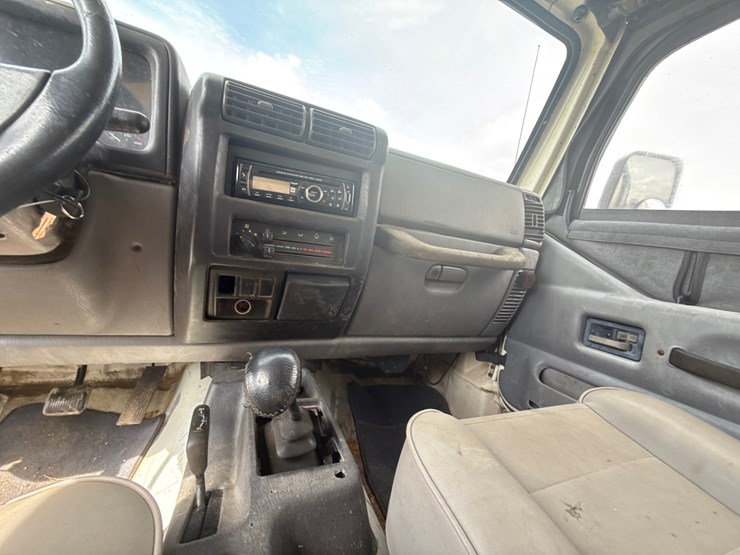 1997-jeep-wrangler-image-28