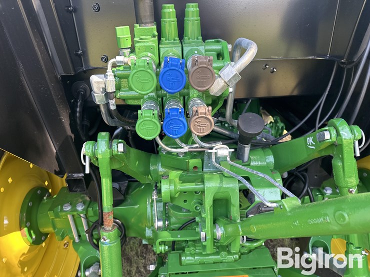 2024-john-deere-5100e-image-10