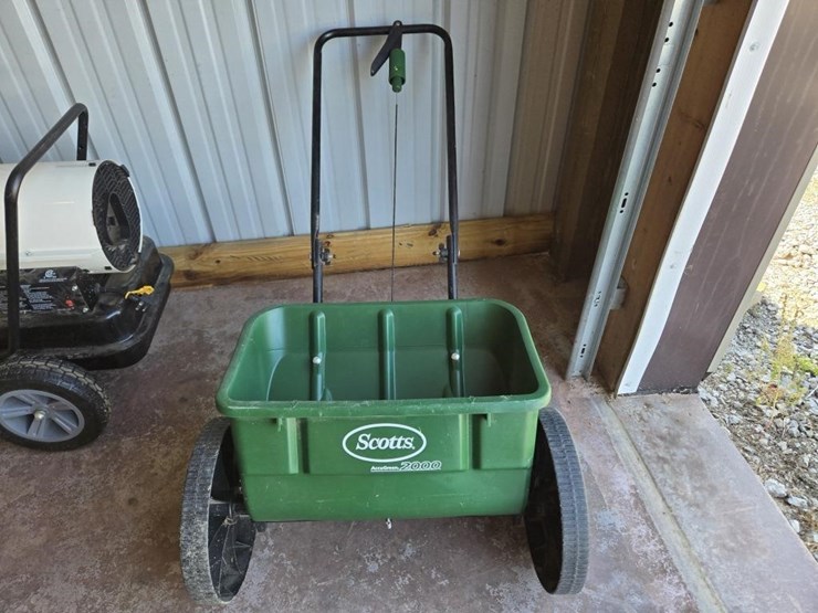 scotts-spreader-image-1
