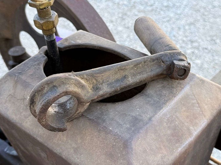 2-hp-stover-hit-and-miss-engine-image-22