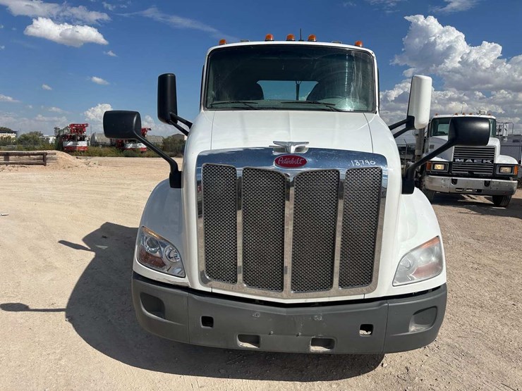 2019-peterbilt-579-image-4
