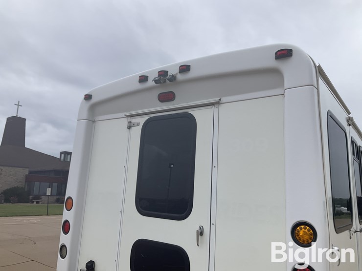 2014-ford-e350-image-18