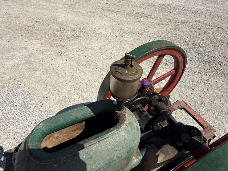 sta-rite-4-hp-hit-&-miss-engine-on-truck-image-41