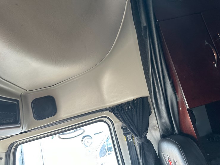 2018-western-star-5700-image-77