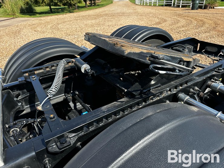 2024-peterbilt-389-image-20