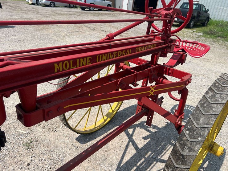 moline-universal-model-d-image-45