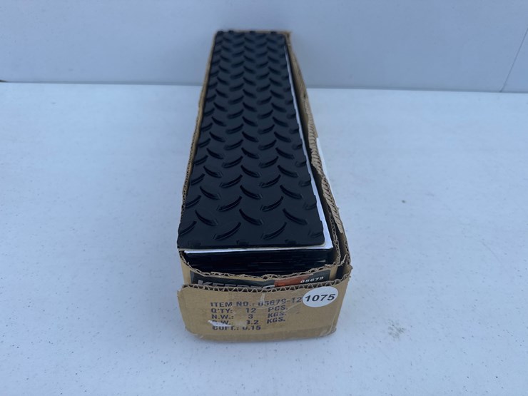 #1075-•-rubber-safety-step-4in-x-17.5in-image-2