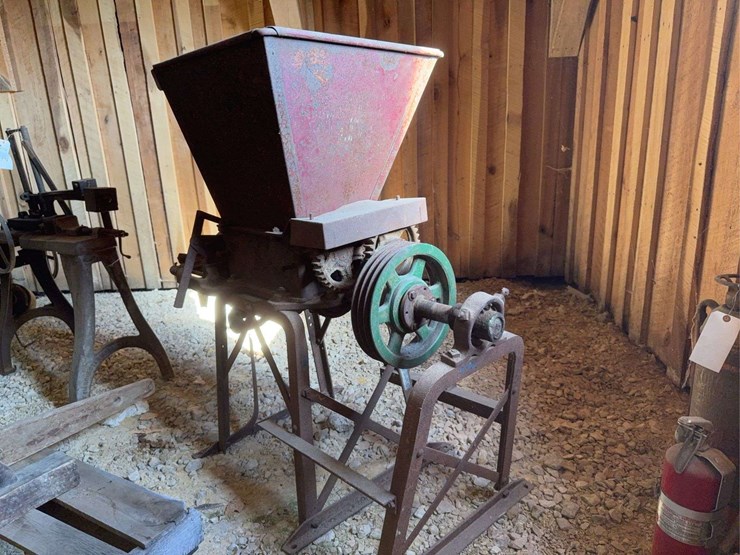 mccormick-deering-10"-burr-mill-image-4