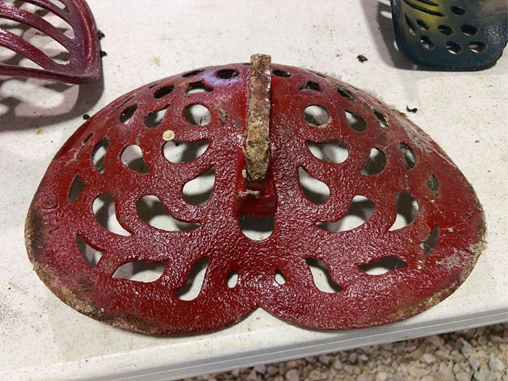 (3)-cast-iron-seats-image-10