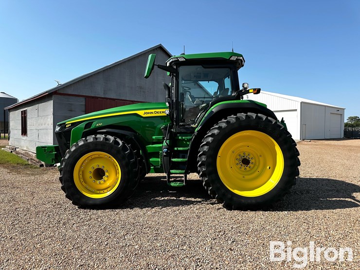 2023-john-deere-8r-370-image-8