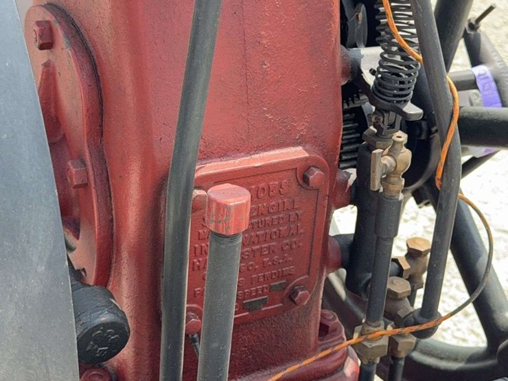 2-hp-international-harvester-“famous”-vertical-engine-with-cooling-tank-image-28