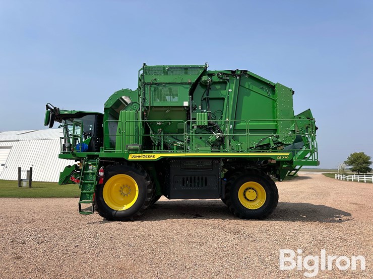 2022-john-deere-cs770-cotton-stripper-image-8