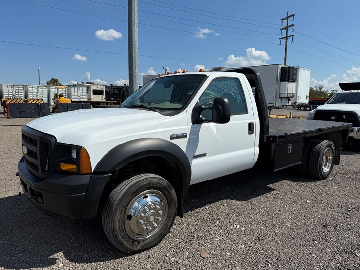 2005-ford-f550-image-1