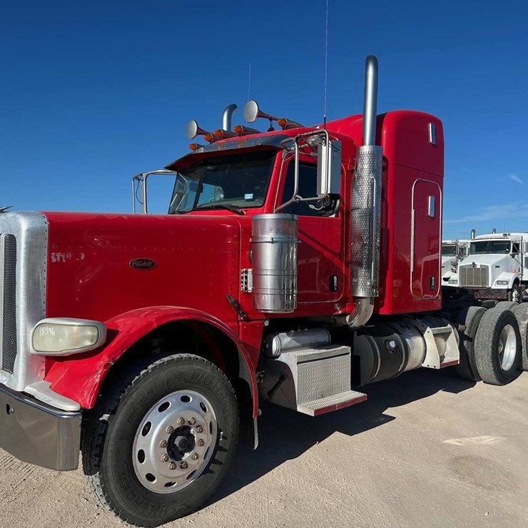 2013 PETERBILT 388