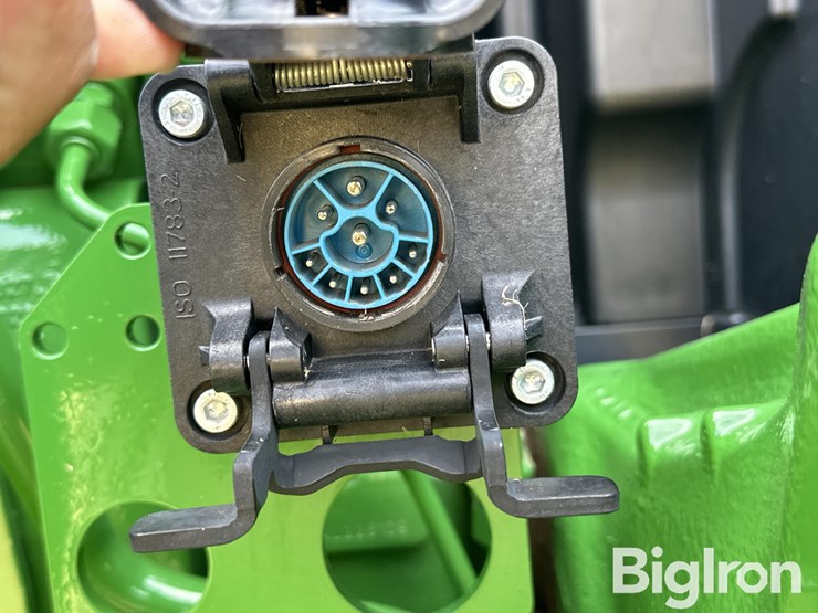 2022-john-deere-6r-110-image-10