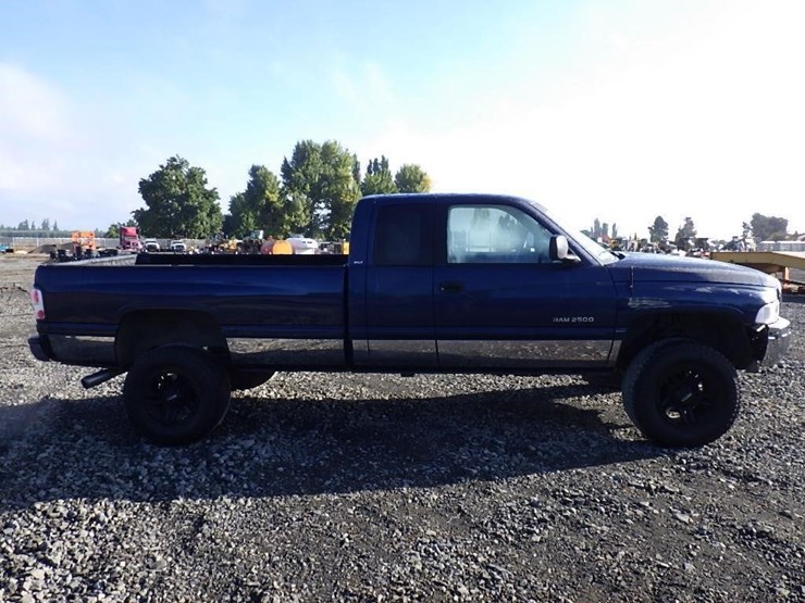 2001-dodge-2500-image-4