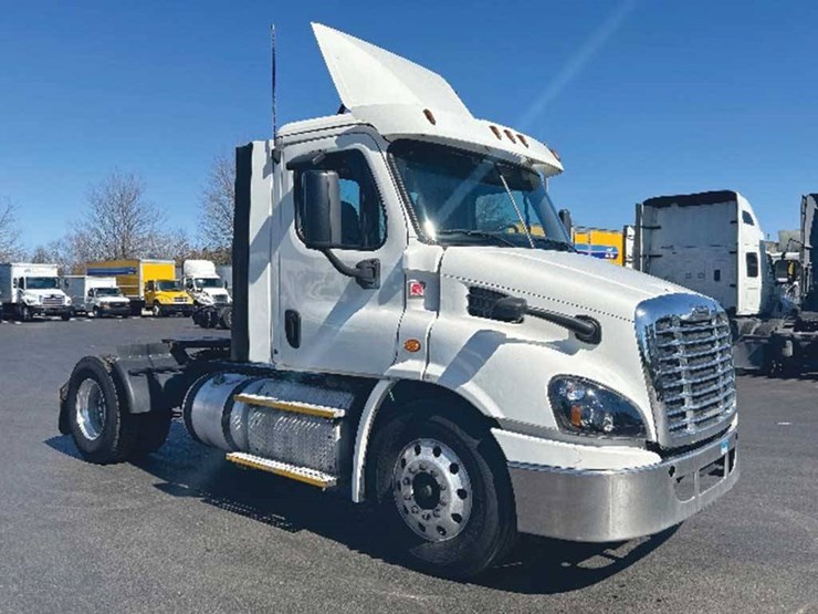 2017-freightliner-cascadia-113-image-1