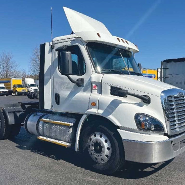 2017 FREIGHTLINER CASCADIA 113