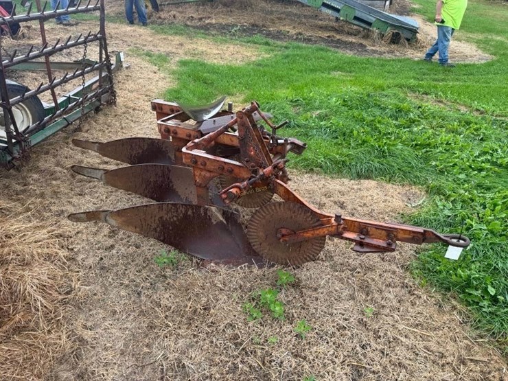 allis-chalmers-3-bottom-snap-coupler-plow-image-4