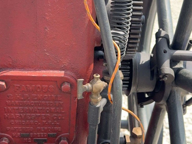 2-hp-international-harvester-“famous”-vertical-engine-with-cooling-tank-image-27