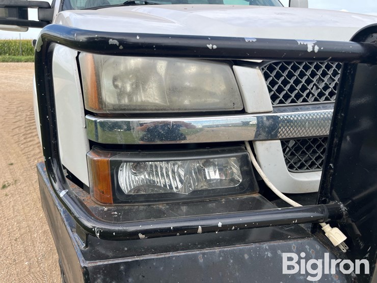 2004-chevrolet-silverado-2500-image-19