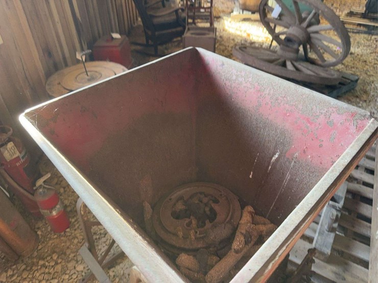 mccormick-deering-10"-burr-mill-image-8