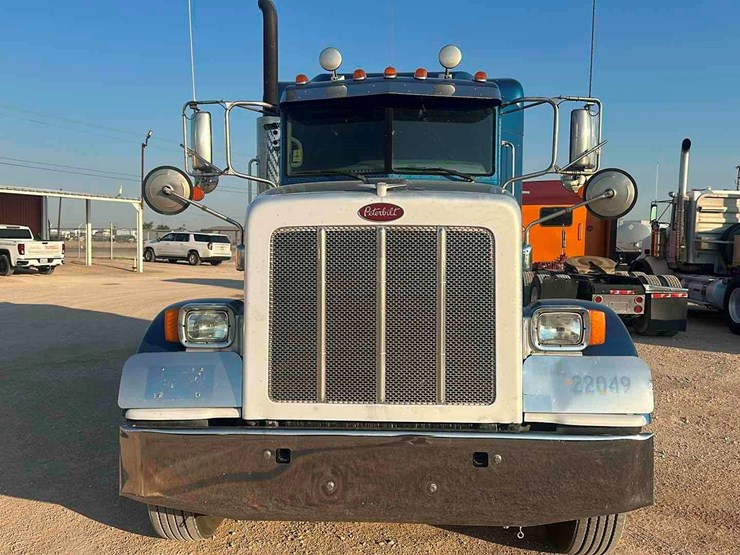 2015-peterbilt-367-image-2