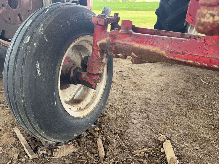 farmall-560-image-15