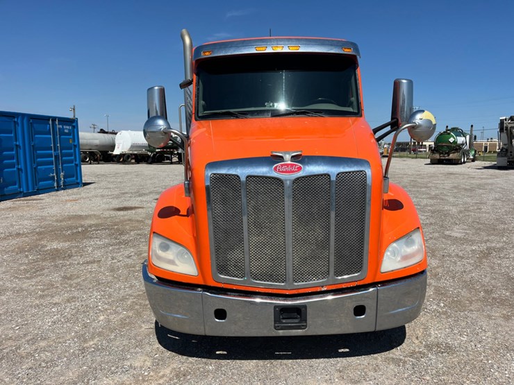 2016-peterbilt-579-image-2