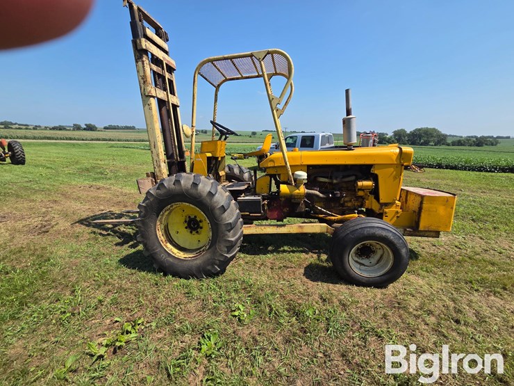 international-forklift-image-8